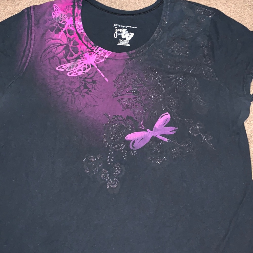 A woman’s just my size 3X shirt black with dragonflies